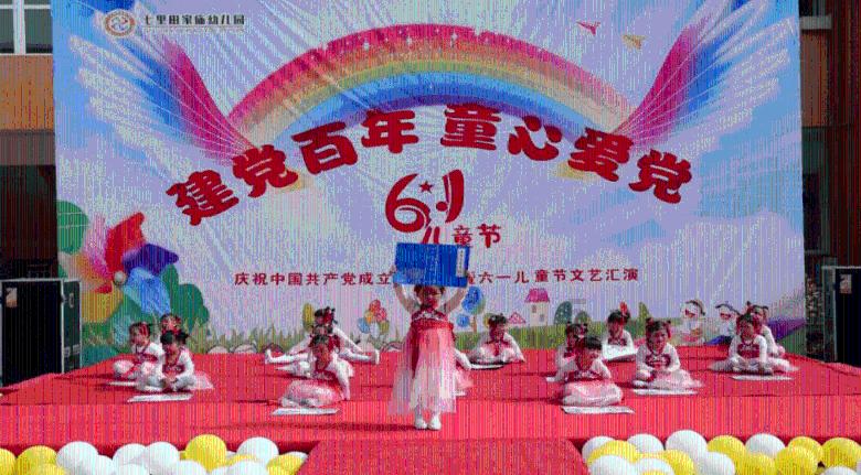 当红超模Karolina穿比基尼黑丝 比例完美个性张扬